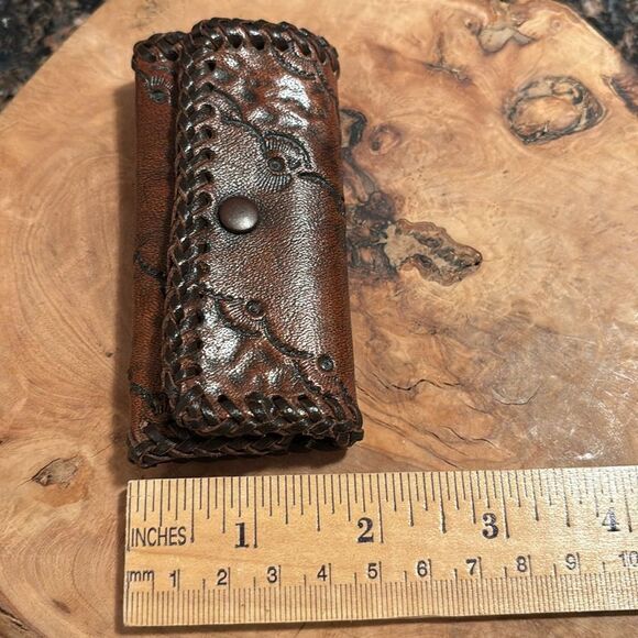 Vintage Tooled Key Holder - Picture 3 of 5
